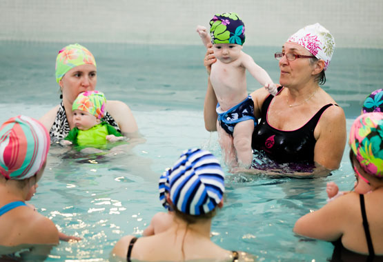 bebe deau ecole aquavie pour habilite motrice des enfants dans leau